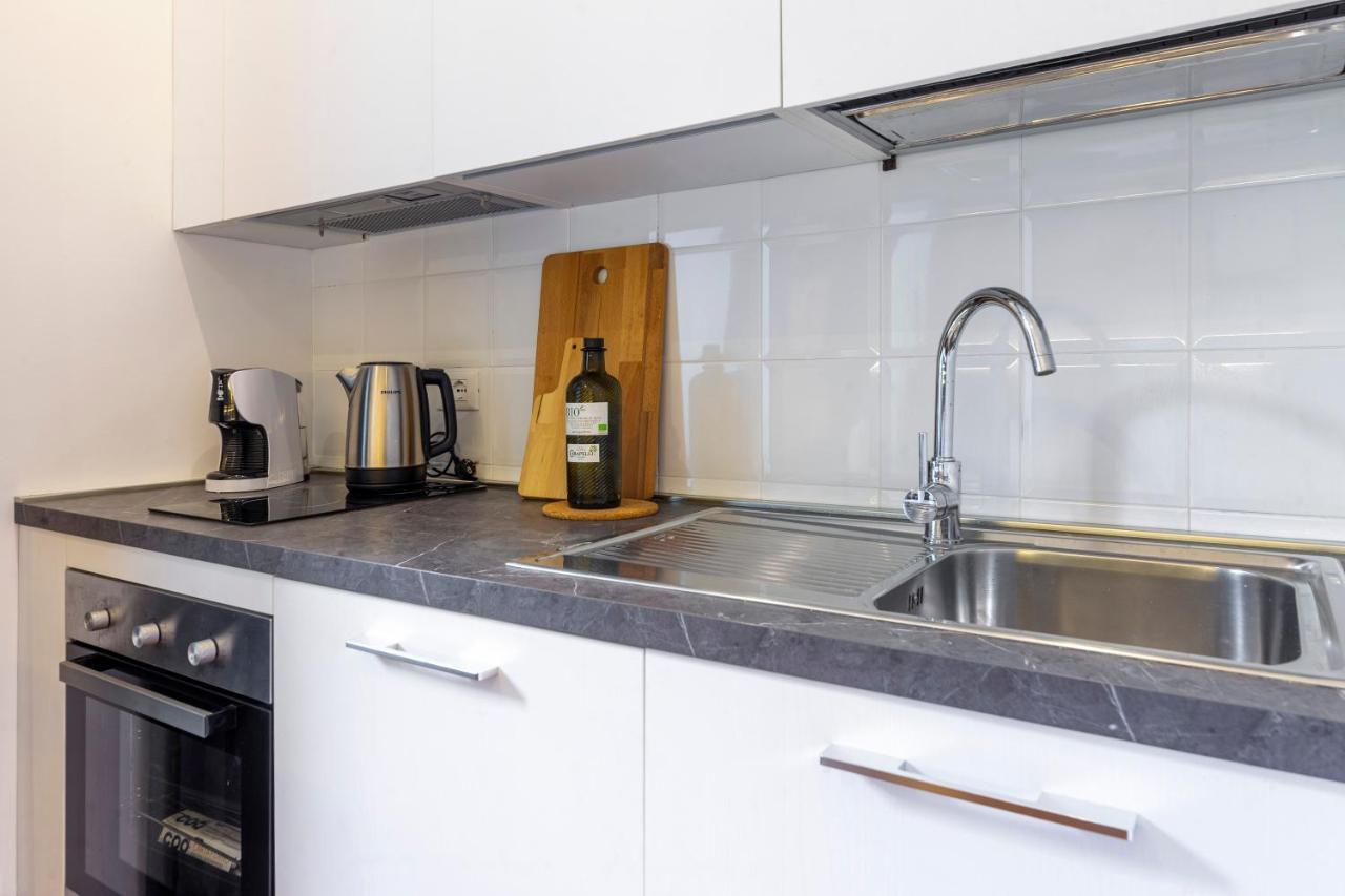 Amazing Studio In The City Center + Wifi Трієст Екстер'єр фото
